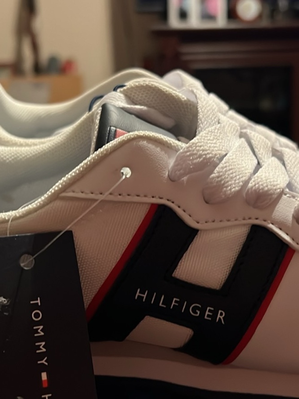 Tommy Hilfiger Youth Size 2 White/Navy Low-Top Sneakers